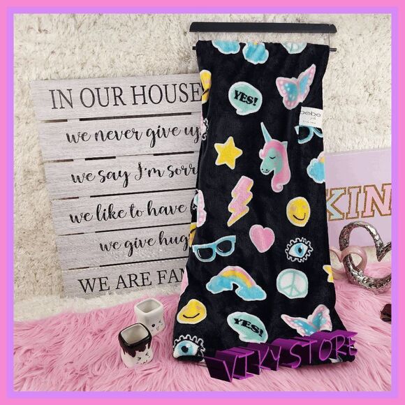 NWT {BEBE} Black Plush Fleece Throw Unicorns Girls NWT - Picture 1 of 5